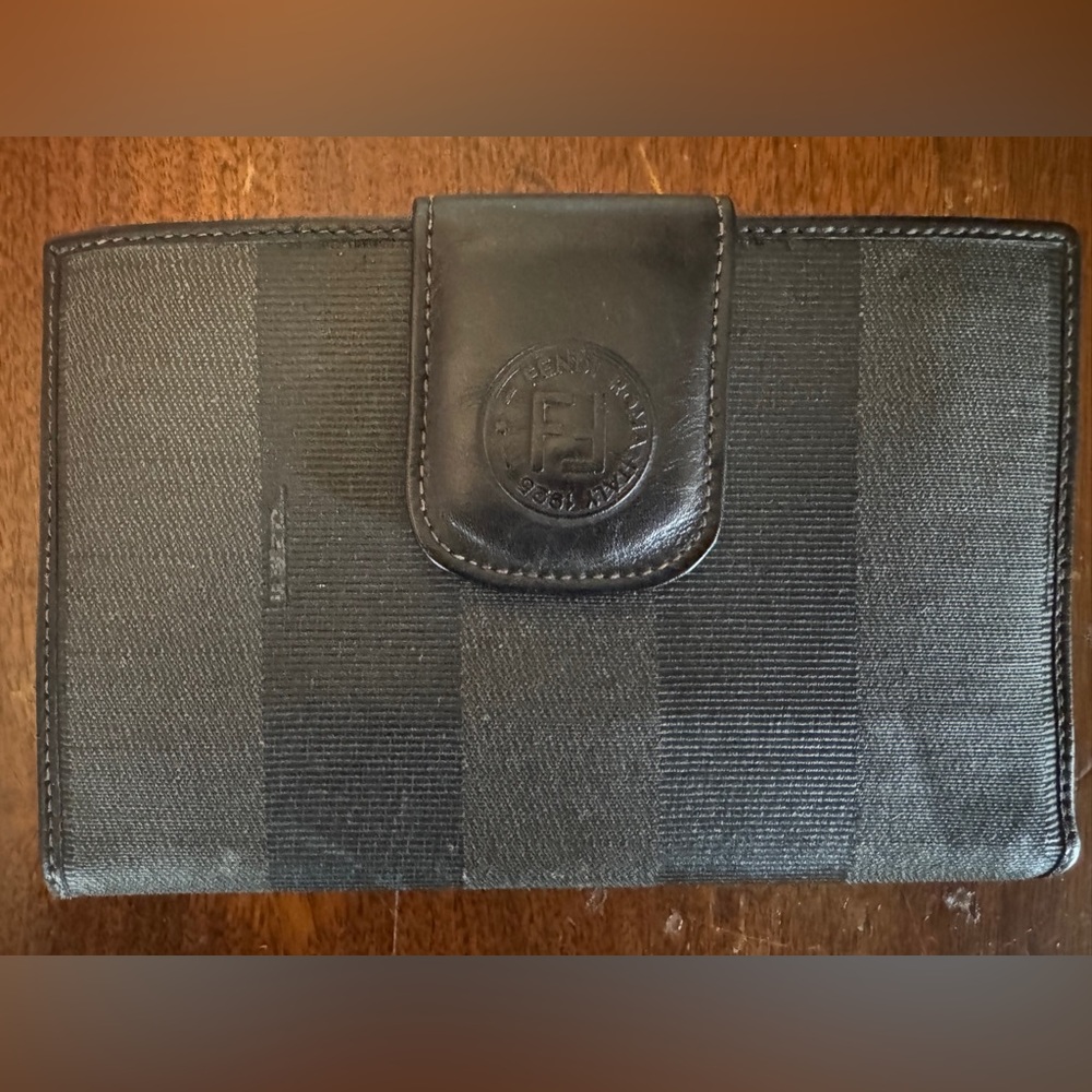 Vintage FENDI Pequin Bifold Kisslock Passport-Holder & Wallet